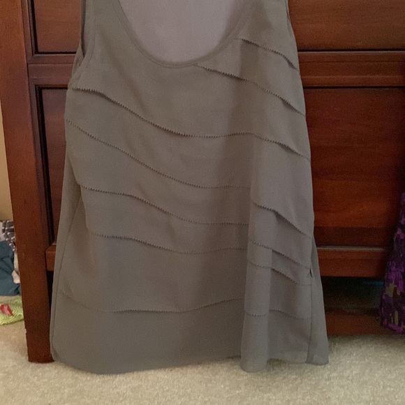 Two women’s shells - Picture 3 of 7